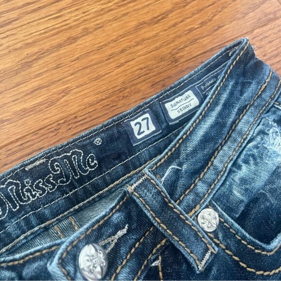 NWOT Miss Me Signature Skinny Jeans 27